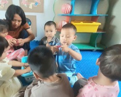 CÔ VÀ BÉ NHÓM TRẺ 24 – 36 THÁNG B NGÀY ĐẦU NĂM HỌC MỚI